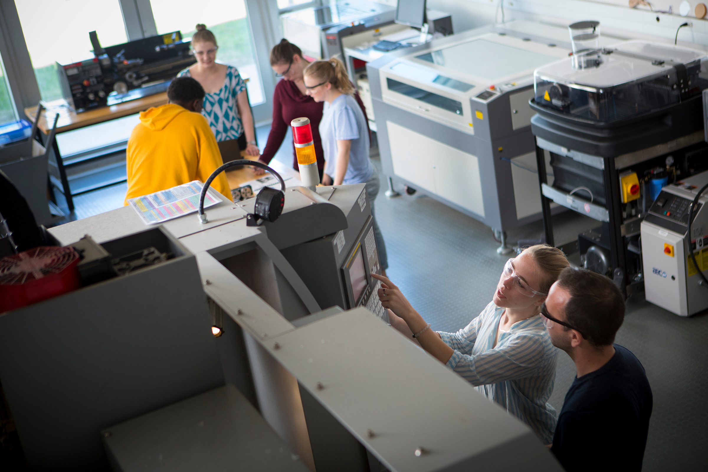 Students in an engineering lab